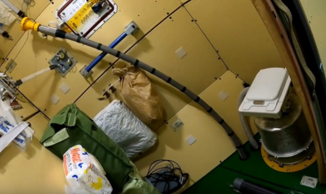 Роскосмос показал устройство унитаза на МКС
