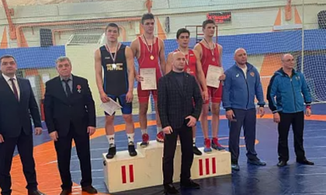 Тульские борцы взяли «серебро» на первенстве ЦФО среди юношей до 18 лет