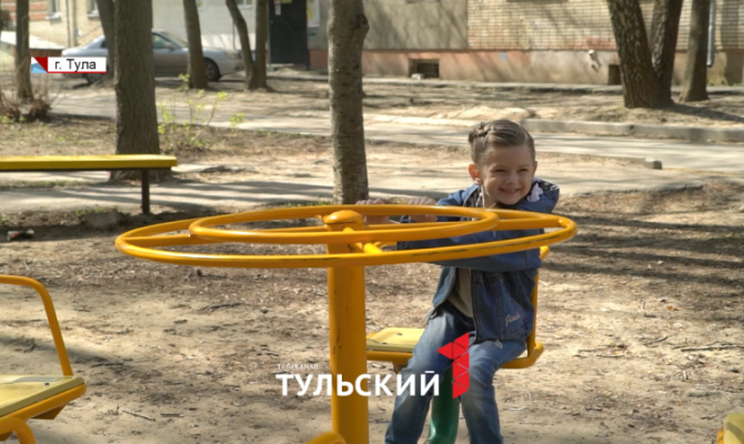 «Мне было не страшно»: как тульский пожарный спас из огня двух маленьких детей