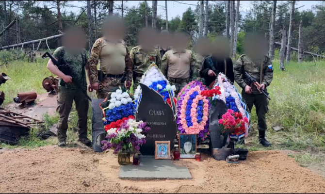 Туляк установил в зоне СВО памятник погибшим воинам ВС РФ