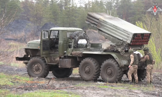 Минобороны РФ опубликовало кадры работы тульского «Града» в зоне СВО