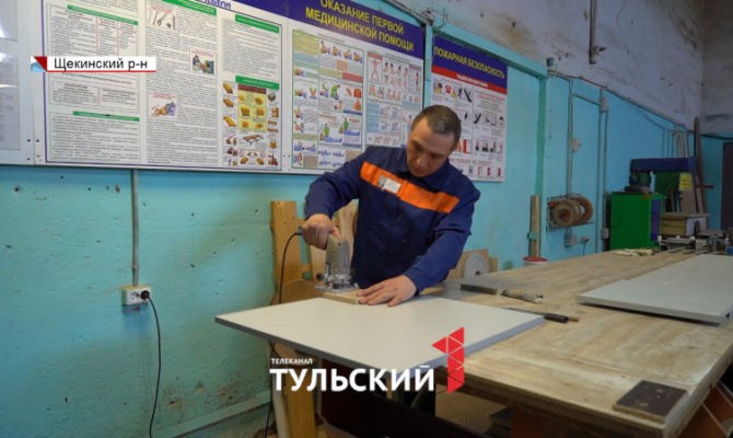 Заключенные из колонии начали делать мебель для детских садов