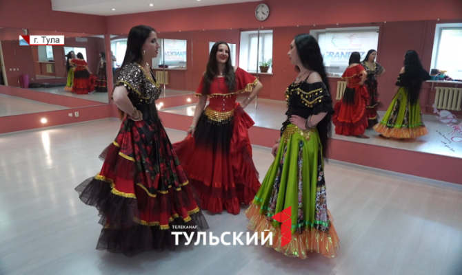 Звон монет и шелест юбки: на улицах Тулы исполнят цыганские танцы с бубном