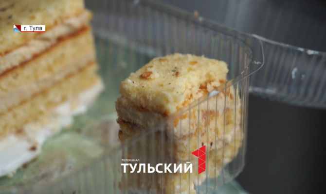 Тулячка купила в местном магазине непросроченный торт с плесенью