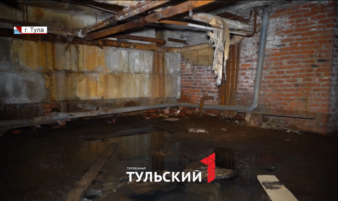 Жители многоэтажки в Туле 10 лет не могут решить проблему с трубами