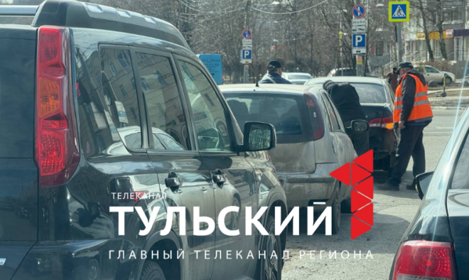 Тройное ДТП произошло на перекрестке в Туле
