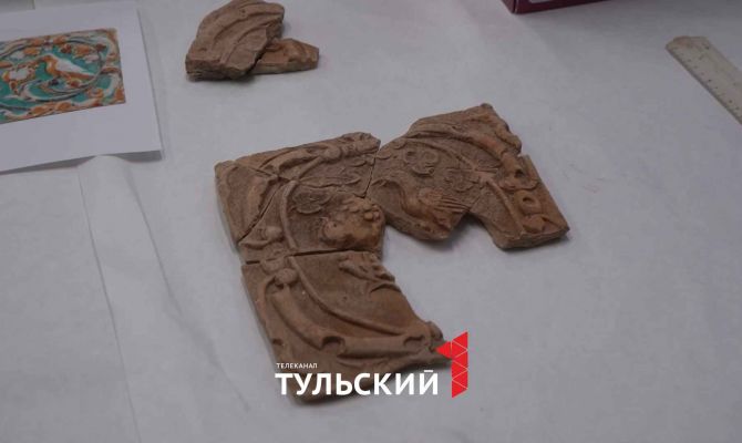 В Туле изразцы XVII века готовят к выставке после 12 лет реставрации