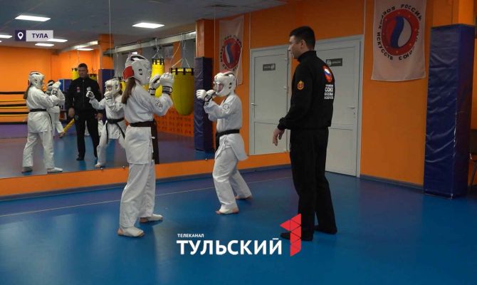 Чемпионки мира из Тулы показали комбинацию стилей карате с подсечками и бросками