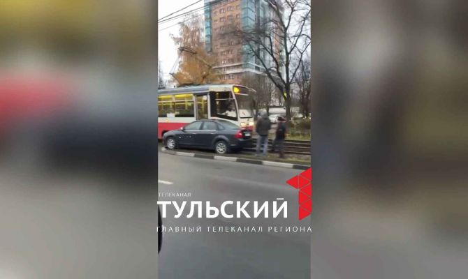 В Туле на проспекте Ленина встали трамваи из-за ДТП