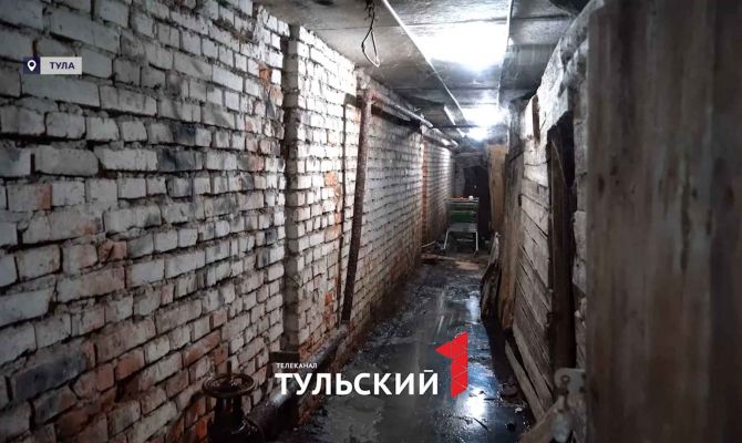 Подвал тульской пятиэтажки затапливает канализацией уже десять лет
