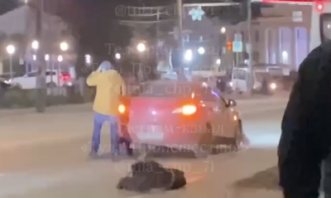 В Туле около ТЦ "Сарафан" сбили человека