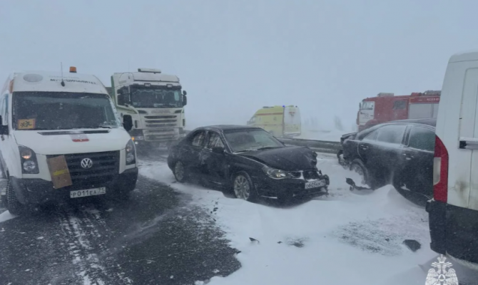 На М4 после серии ДТП восстанавливают движение