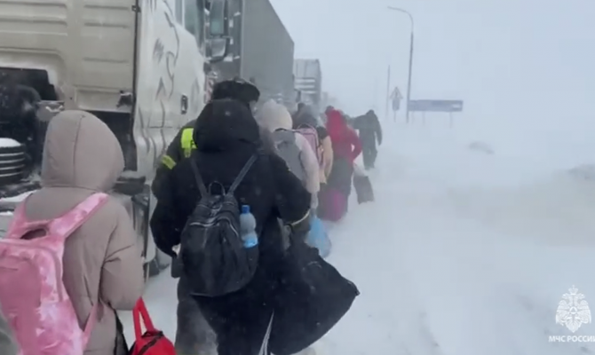 13 детей вывезли спасатели с пробки на трассе М4 в Тульской области