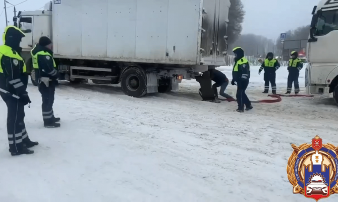 130 автомобилей вытащили из снежного плена сотрудники ГАИ в Тульской области