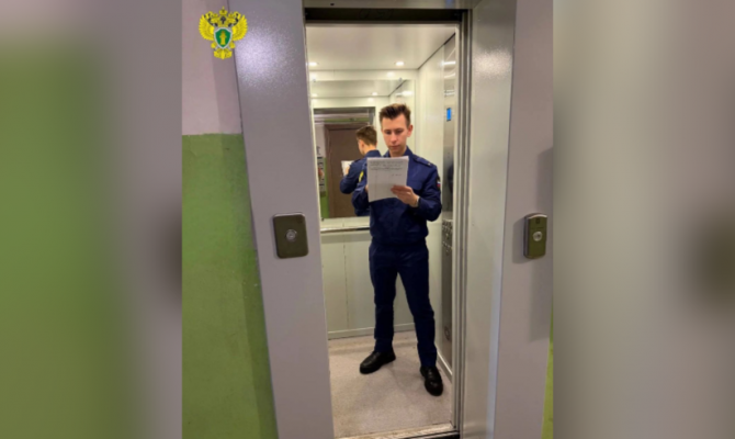 В Туле по требованию прокуратуры заменили старый лифт