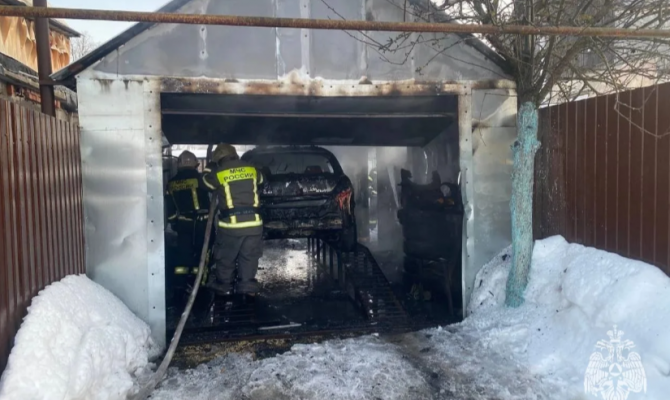 В Тульской области за сутки потушили легковой автомобиль и дом