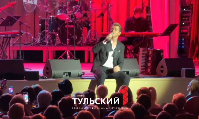 Поздравить тулячек с 8 марта в Тулу пригласили Алексея Воробьева