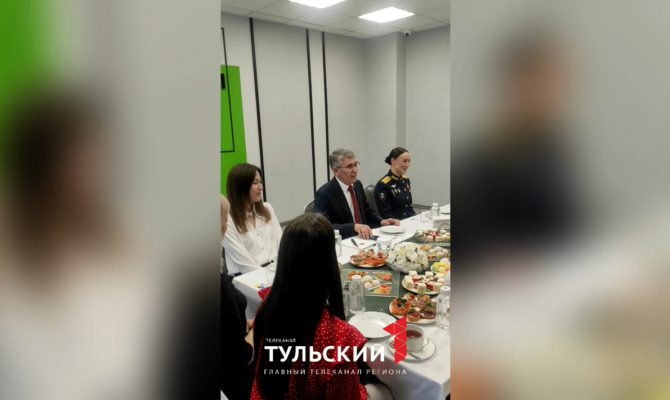 Губернатор Дмитрий Миляев поздравил с 8 Марта жён участников СВО