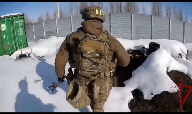 Теплицу с коноплей в морском контейнере спецназовцы накрыли под Алексином