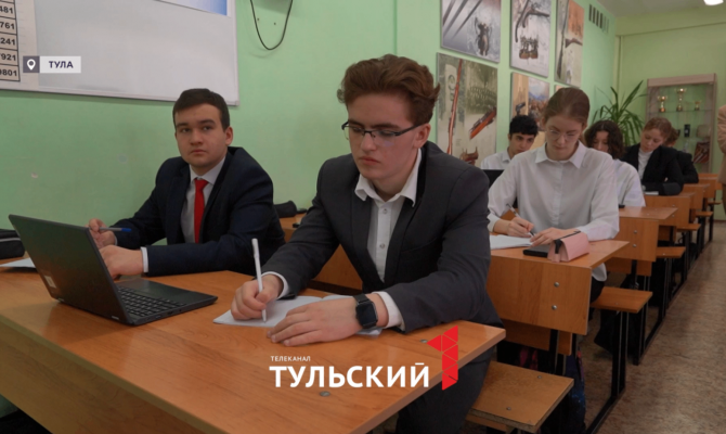 Профессора учат школьников в Туле будущим профессиям