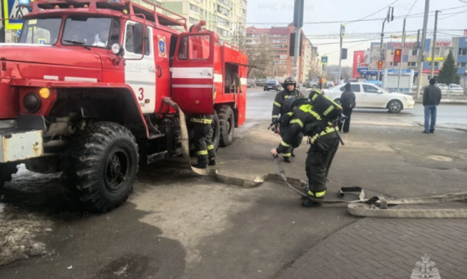 Спасатели в Туле потушили условный пожар в "Перекрестке"