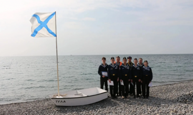 Швертбот "Тула" спустили на воду в Анапе