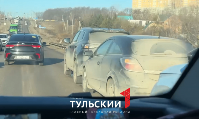 Около "Метро" в Туле собрался "паровозик"