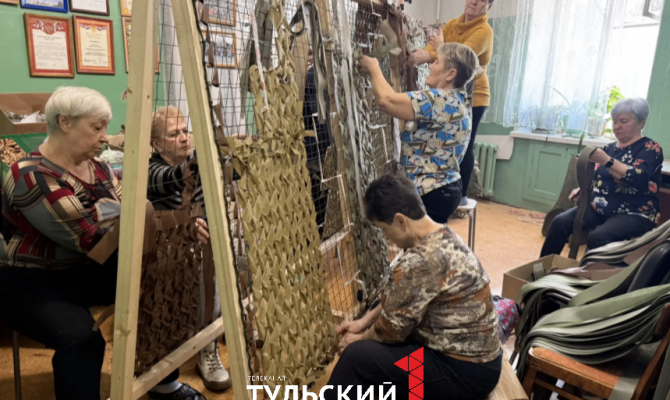 Пенсионерки из Алексина за год связали более 60 маскировочных сетей
