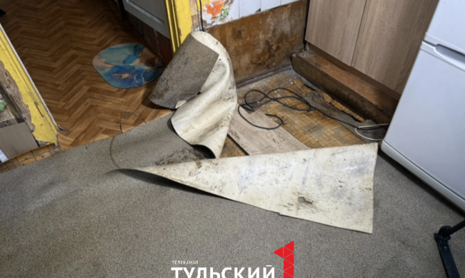 Плесень и сырость захватили пятиэтажку на улице Металлургов в Туле