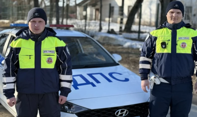 Тульские инспекторы вывели из горящего дома 63-летнюю женщину в Щёкине