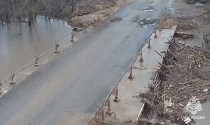 Низководный мост освободился от воды под Ясногорском