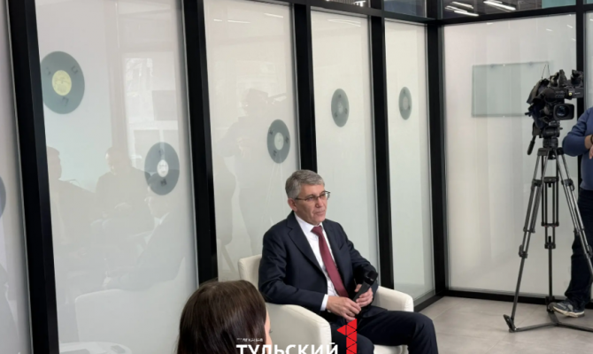 Миляеву презентовали чат-бот для борьбы с буллингом и наркотиками