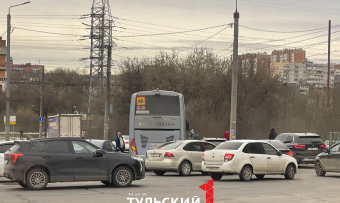 На Восточном обводе в Туле произошло ДТП с автобусом