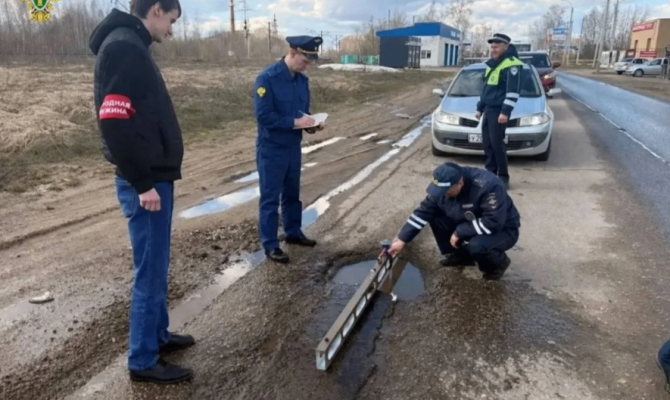 Главе Донского внесено представление за ямы и выбоины на дорогах