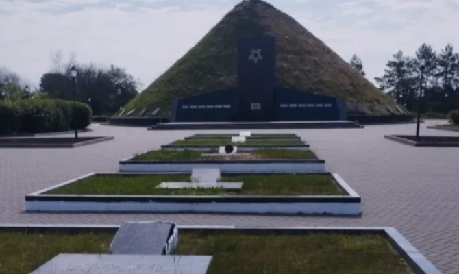 В Тульской области приведут в порядок 18 км дорог, ведущих к мемориалам героев