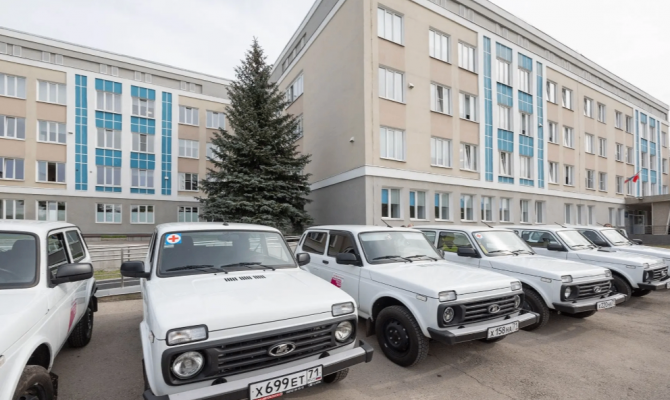 18 сотрудников сельских ФАПов в Тульской области получат служебные «Нивы»