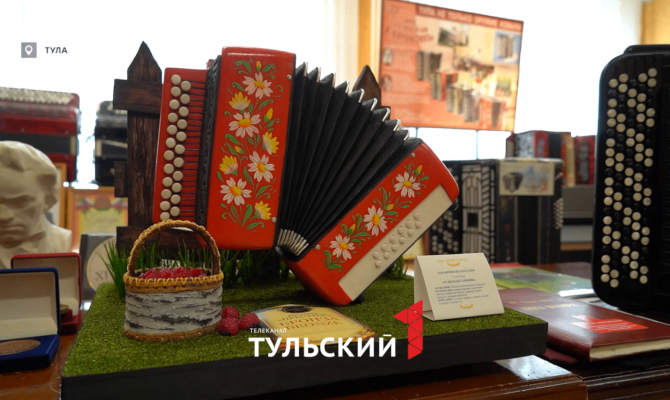 В Тулу привезли призера международного конкурса торт-гармонь