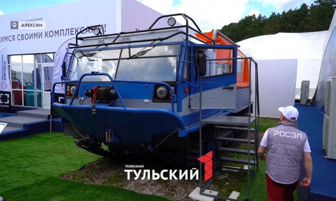 12-тонный вездеход «Роллс-ройс» показали на форуме «Инженеры будущего»