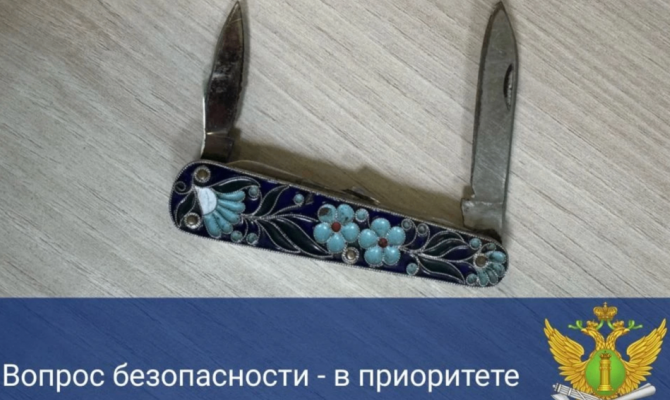 Приставы изъяли нож у мужчины в здании суда в Туле