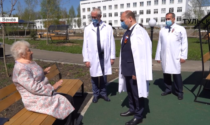 Пациенты тульского госпиталя ветеранов войн и труда получили подарочные наборы ко Дню Победы