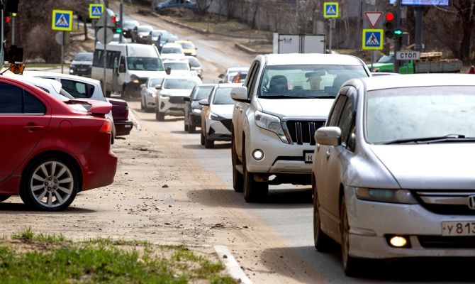 В Госдуме предлагают удвоить срок действия водительских прав