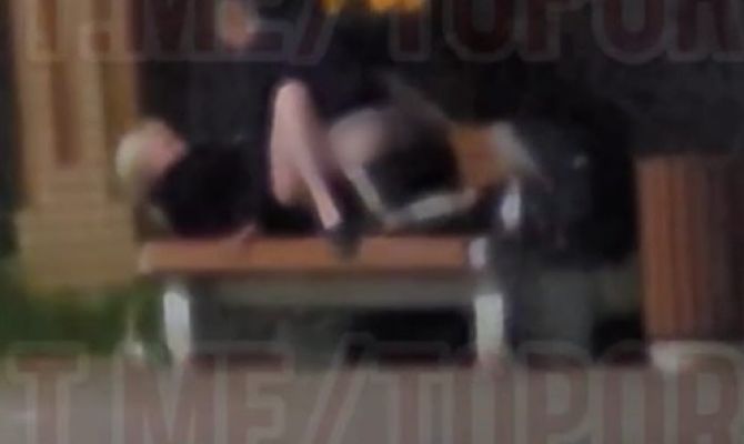 В тульском Заречье пара занялась сексом на лавочке: полиция проводит проверку