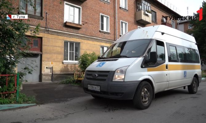 Социальное такси стало доступнее: чем оборудованы машины и как заказать поездку