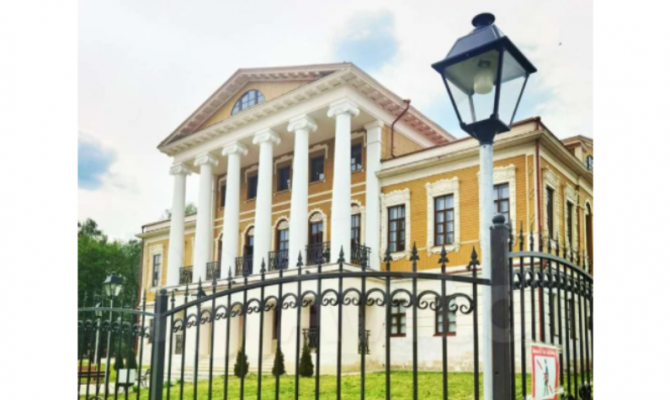 В Тульской области за 30 тысяч рублей сдают усадьбу Мосоловых 