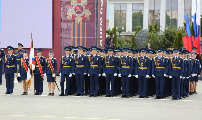 Губернатор Алексей Дюмин поручил начать подготовку к Параду Победы