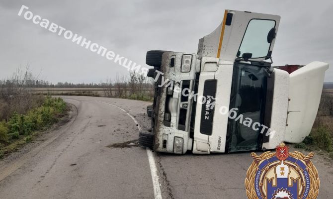 На автодороге "Одоев-Плавск" в ДТП пострадал 53-летний водитель "КАМАЗа"