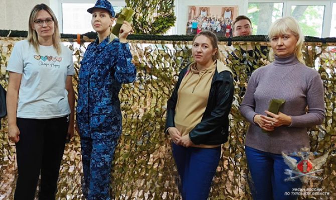 Тульские приставы передали гуманитарную помощь на передовую
