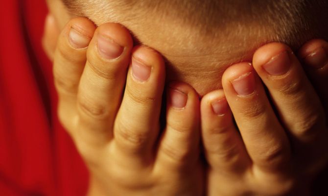 Ребенок едва не ослеп из-за невинного поцелуя