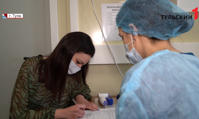 В Туле оборонщикам делают прививку от коронавируса без отрыва от производства