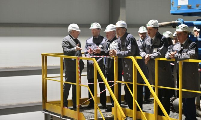 Губернатор Свердловской области Денис Паслер посетил завод "Хромпик" в Первоуральске